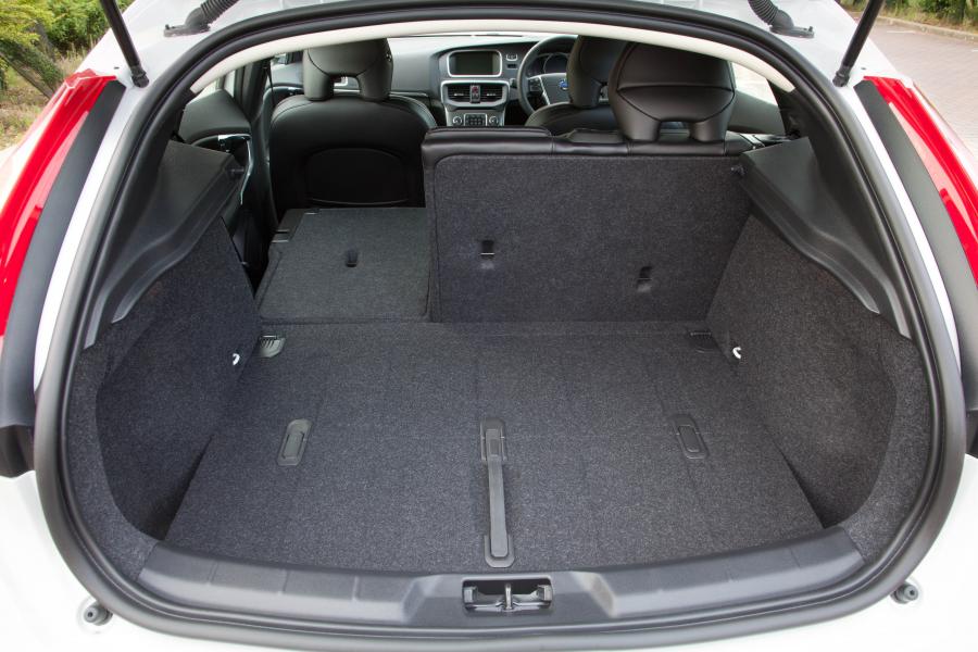  Volvo V40 2012 года  (фото 50 из 183)